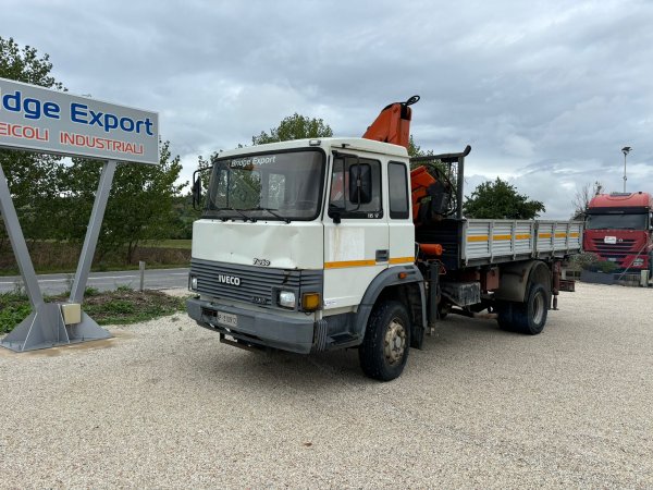 IVECO 115.17 ribaltabile trilaterale con GRU