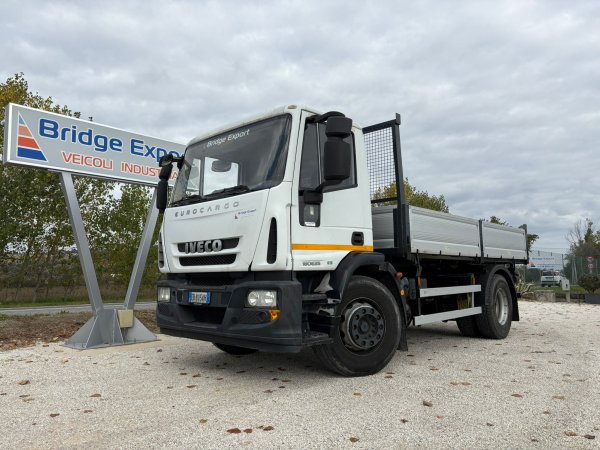 IVECO EUROCARGO ribaltabile trilaterale EURO 5