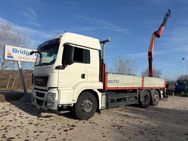 MAN 26.480 con Gru FASSI 3 assi